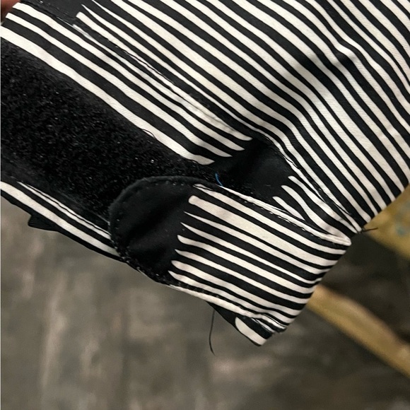 Roxy Snowboard Ski Winter Black and White Circle Print Jacket Large - Picture 2 of 9